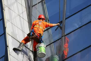 衡阳蜘蛛人幕墙清洗